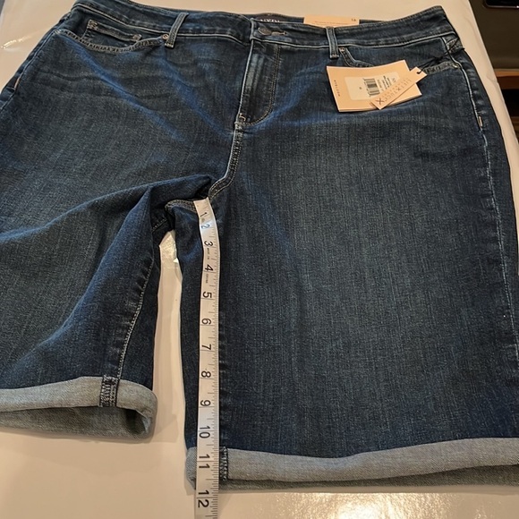NYDJ Briella Short Roll Cuff NWT Shorts Size 16 - Picture 7 of 16